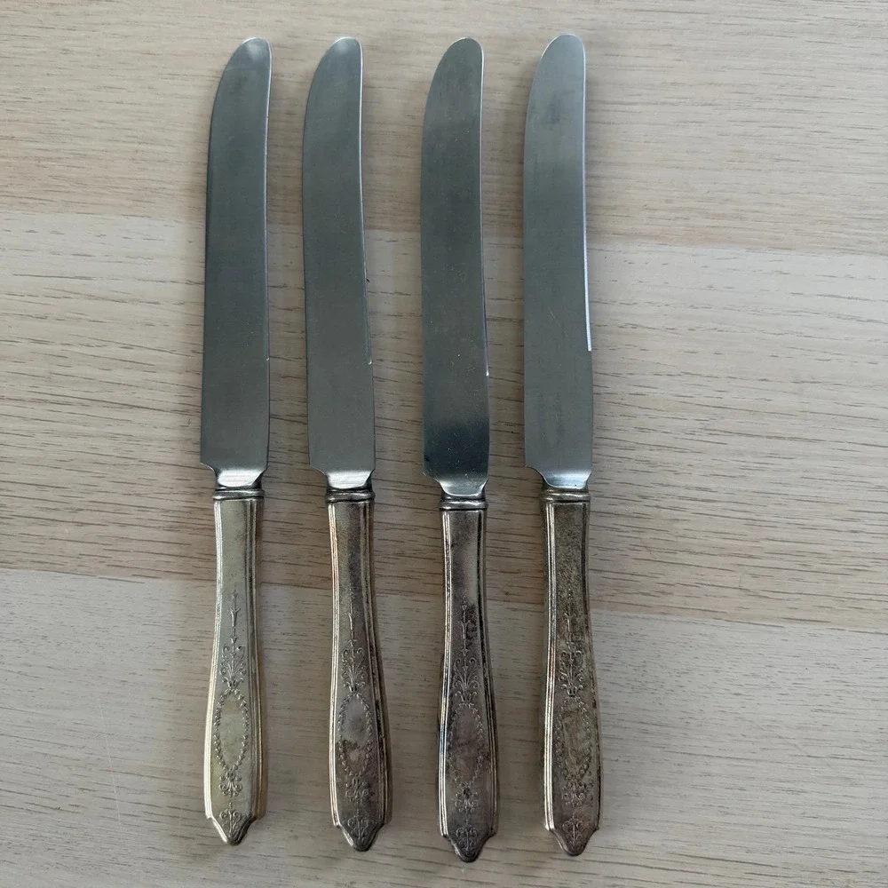 Vintage Rogers & Bro 1910 Adoration Silverplate Dinner Knives Set of 4 Patina